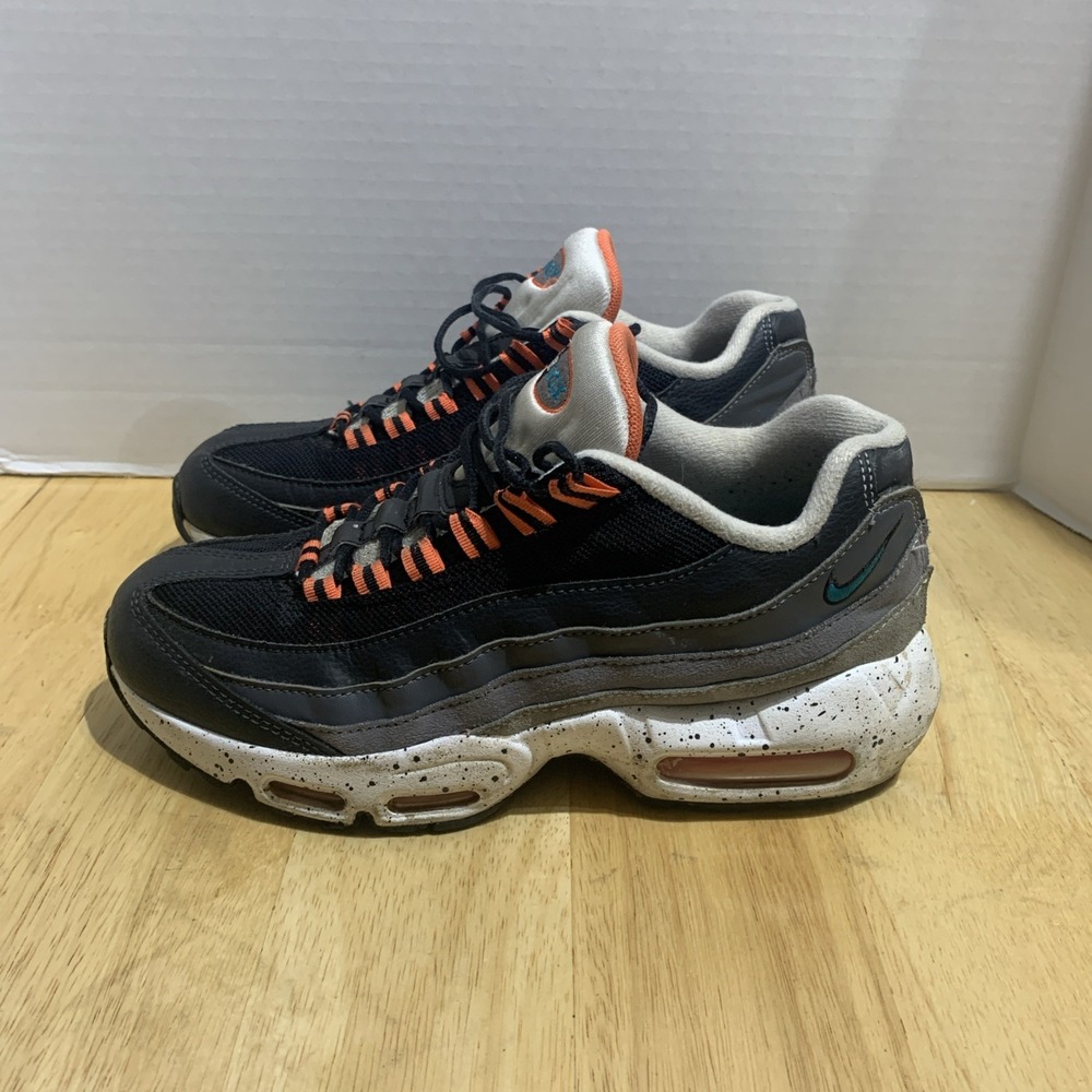 Nike Air Max 95 Youth size 7Y Women 8.5 Black CJ3906 008